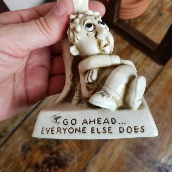 Vintage 1968 Russ Berries Co's Go Ahead ... Everyone Else Does Figurine 5.5" - Picture 3 of 10